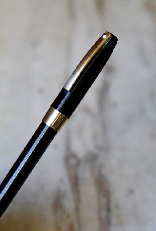STYLO PLUME SHEAFFER A POMPE EN RESINE NOIRE - PLUME EN OR MASSIF 18 CARATS