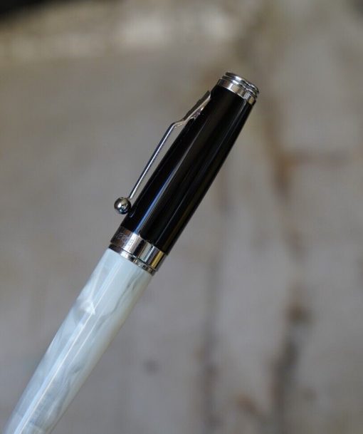 STYLO BILLE MONTEVERDE EN RESINE NACRE MARBREE - FINITION CHROMEE