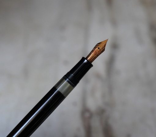 STYLO PLUME PELIKAN M 400 RESINE NOIRE- PLUME EN OR MASSIF 14K - EXTRA FINE