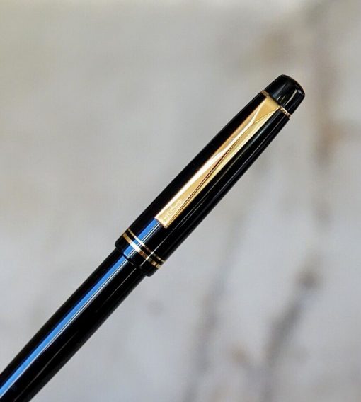STYLO PLUME PILOT EN RESINE NOIRE - PLUME DE TAILLE FINE