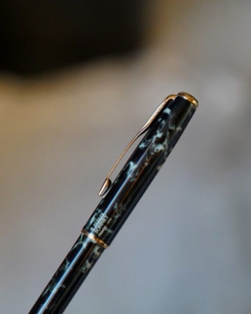 STYLO BILLE PARKER SONNET EN LAQUE VERT FONCE & NOIR - FINITION MOUCHETEE
