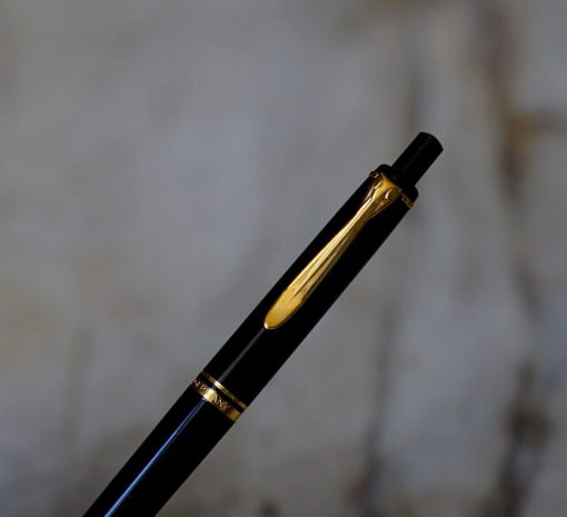 STYLO BILLE PELIKAN K 400 EN RESINE NOIRE & PL. OR 18 CARATS