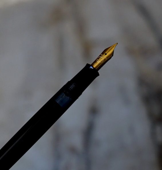 Stylo Plume Parker 51 Noir – Résine, Capuchon Plaqué Or, Plume Or 18K Fine – Occasion