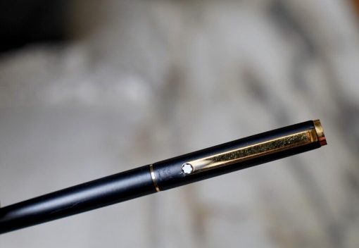 STYLO PLUME MONTBLANC CLASSIC EN LAQUE NOIRE MAT - PLUME OR MASSIF