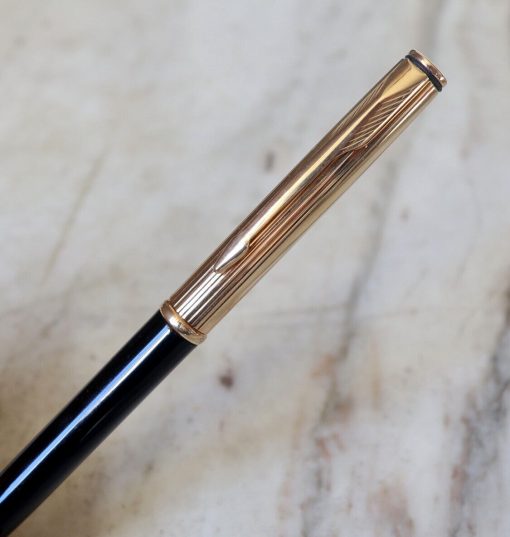 STYLO PLUME MONTBLANC MEISTERSTÜCK RESINE NOIRE - PLUME EN OR MASSIF 18 CARATS