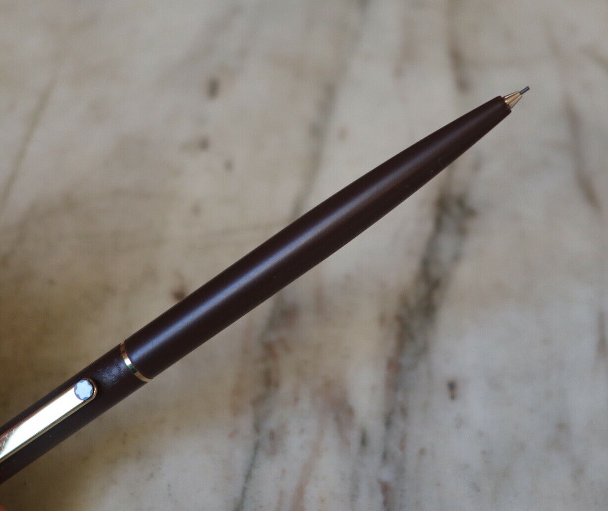 STYLO PORTE-MINES MONTBLANC CLASSIC EN LAQUE BORDEAUX MAT & PL. OR 18 CARATS – Image 2