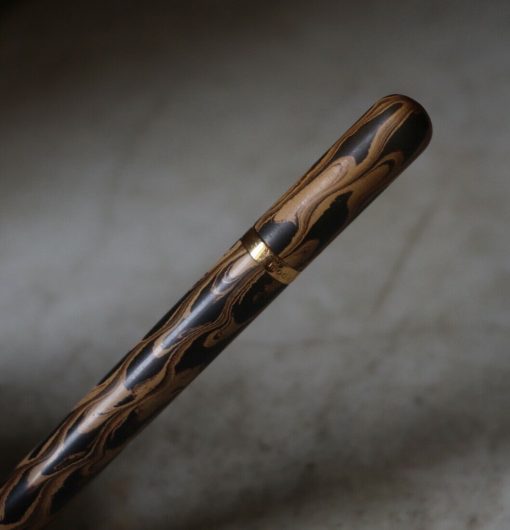 STYLO ROLLER RECIFE EN RESINE MARRON - FINITION BOISEE