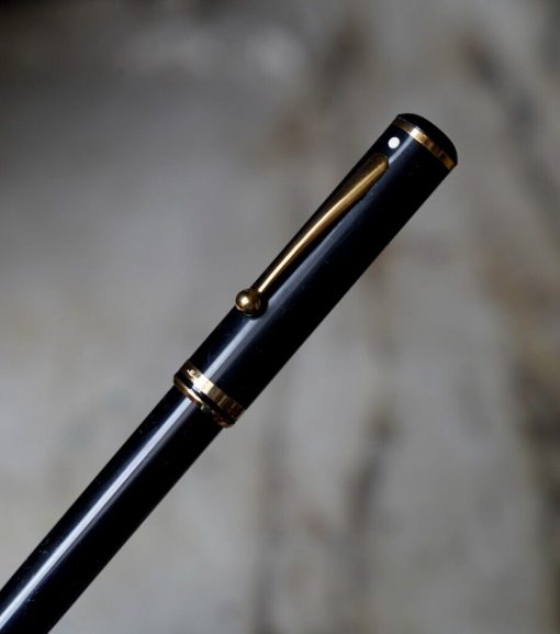 STYLO PLUME SHEAFFER CONNAISSEUR EN RESINE NOIRE - PLUME EN OR MASSIF 18 CARATS