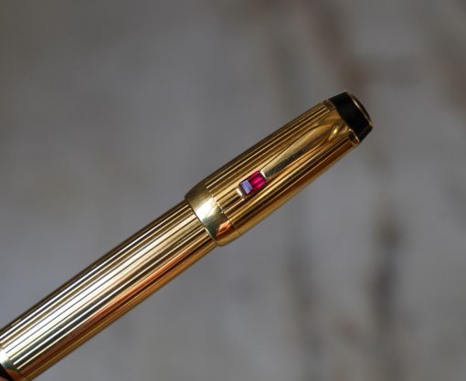 STYLO PLUME MONTBLANC BOHEME PL. OR FINITION GODRONS PIERRE ROUGE - PLUME OR MASSIF18 CARATS