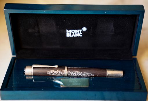 STYLO PLUME MONTBLANC ALEXANDER VON HUMBOLDT ED. LIMITEE 4810 EX - PLUME OR MASSIF 18 CARATS