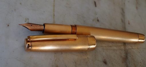 STYLO PLUME JACQUES HERBIN PLAQUE OR FINITION BROSSEE - PLUME MOYENNE