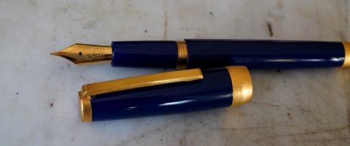 STYLO PLUME JACQUES HERBIN EN RESINE BLEU ROYAL - FINITION PL. OR 18 CARATS