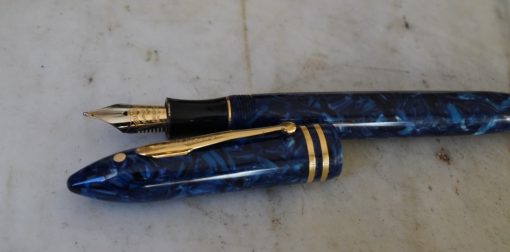 STYLO PLUME SHEAFFER BALANCE EN RESINE BLEU MARBREE- PLUME EN OR MASSIF 18 CARATS