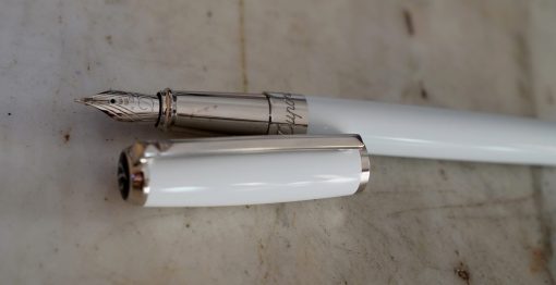 STYLO PLUME S.T. DUPONT LIGNE D LAQUE BLACHE PLATINE - PLUME OR MASSIF 14 CARATS - RARE VERSION