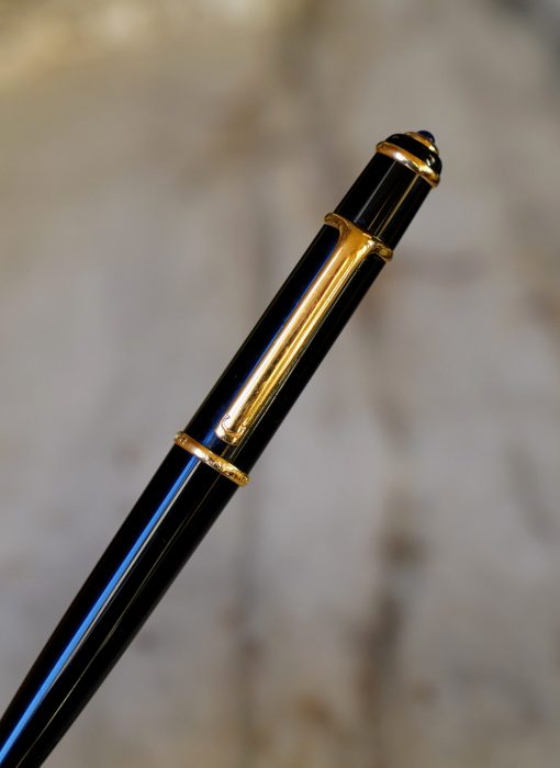 STYLO BILLE CARTIER DIABOLO EN RESINE NOIRE - FINITION PL. OR 18 CARATS