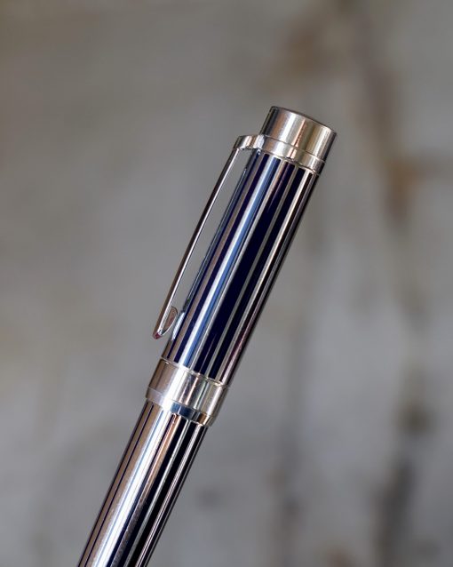 SUPERBE STYLO BILLE CARTIER PASHA - FINITION PINSTRIPE PLATINE - RAYURES NOIRES