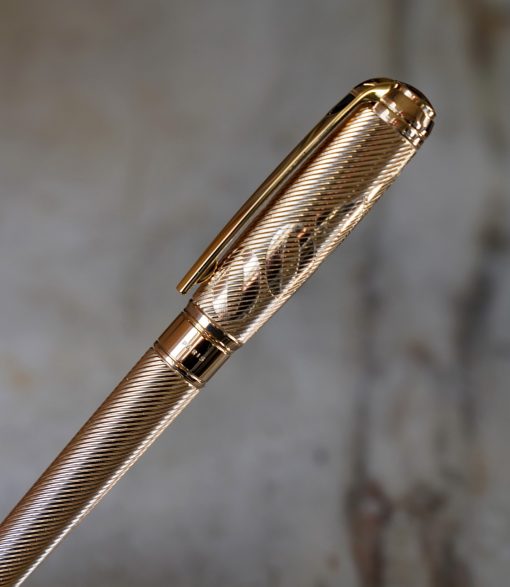 STYLO PLUME S.T. DUPONT JAMES BOND 007 PL. OR - EDITION LIMITEE 1962 EX.- PLUME OR MASSIF 14 CARATS