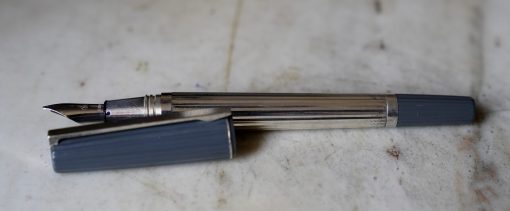 STYLO PLUME S.T. DUPONT SAINT GERMAIN RESINE GRISE & PL. ARGENT - PLUME RHODIUM