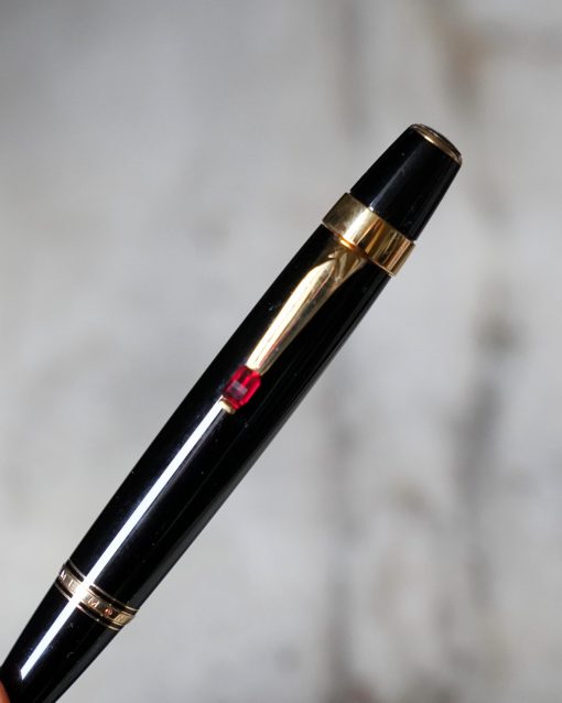SPLENDIDE STYLO BILLE MONTBLANC BOHEME - FINITION PL OR 18 CARATS - PIERRE ROUGE