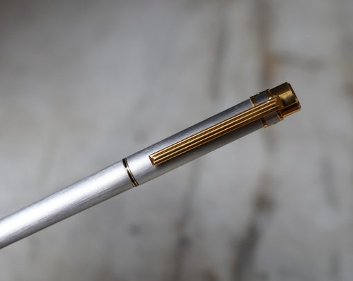 STYLO PLUME CARTIER TRINITY EN METAL BROSSE - PLUME EN OR MASSIF 18 CARATS
