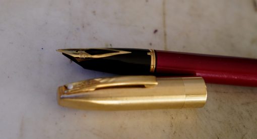 STYLO PLUME SHEAFFER LEGACY HERITAGE RESINE BORDEAUX DOUE - PLUME EN OR MASSIF 18 CARATS