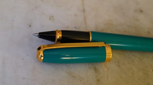 STYLO ROLLER S.T. DUPONT FIDELIO EN LAQUE VERTE & PL. OR 18 CARATS