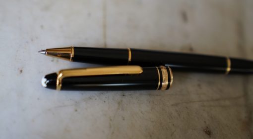 SPLENDIDE STYLO ROLLER MONTBLANC MEISTERSTÜCK EN RESINE NOIRE & PL. OR 18 CARATS