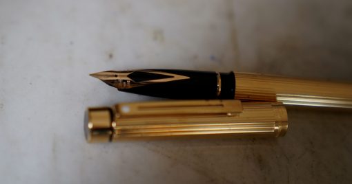 STYLO PLUME SHEAFFER TARGA PL. OR FINITION LIGNEE - PLUME OR MASSIF 14 CARATS - FINE