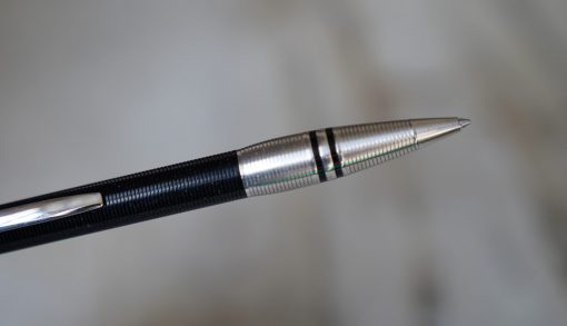 STYLO BILLE MONTBLANC STARWALKER FINTION RESINE NOIRE - FINITION DOUE PLATINE