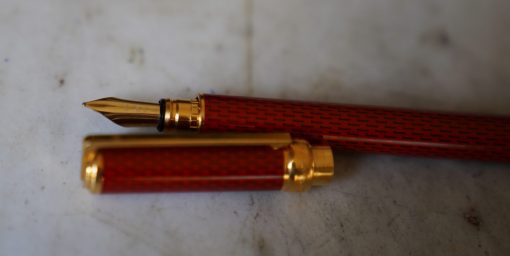 STYLO PLUME S.T. DUPONT GATSBY LAQUE ROUGE POINTILLEE- PLUME OR MASSIF 18 CARATS