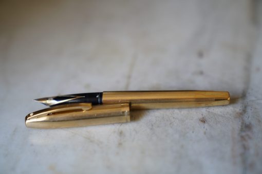 STYLO PLUME SHEAFFER IMPERIAL PL. OR LIGNES- PLUME PLAQUE OR 23 CARATS