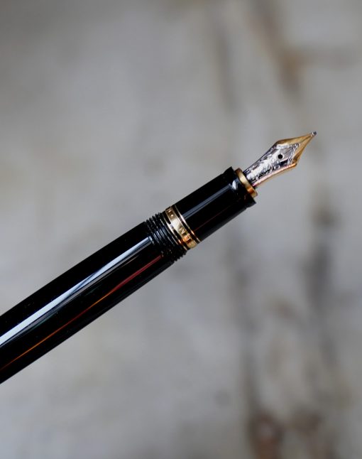STYLO PLUME MONTBLANC BOHEME RECINE NOIRE - PIERRE ROUGE - PLUME EN OR MASSIF 14 CTS