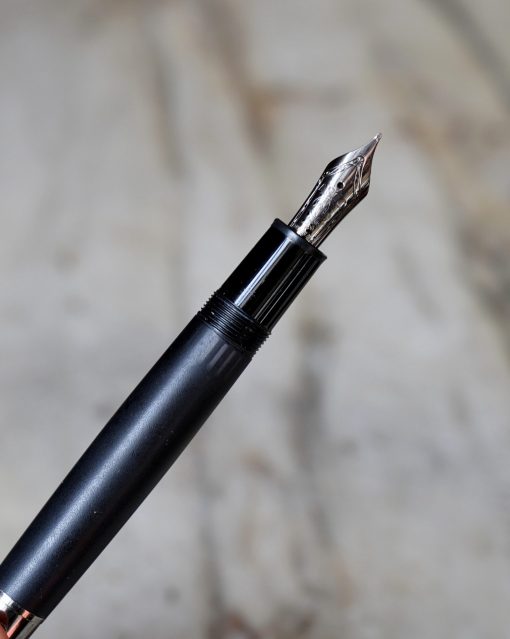 STYLO PLUME MONTBLANC MEISTERSTÜCK 146 ULTRA BLACK - PLUME OR MASSIF 14K - RARE