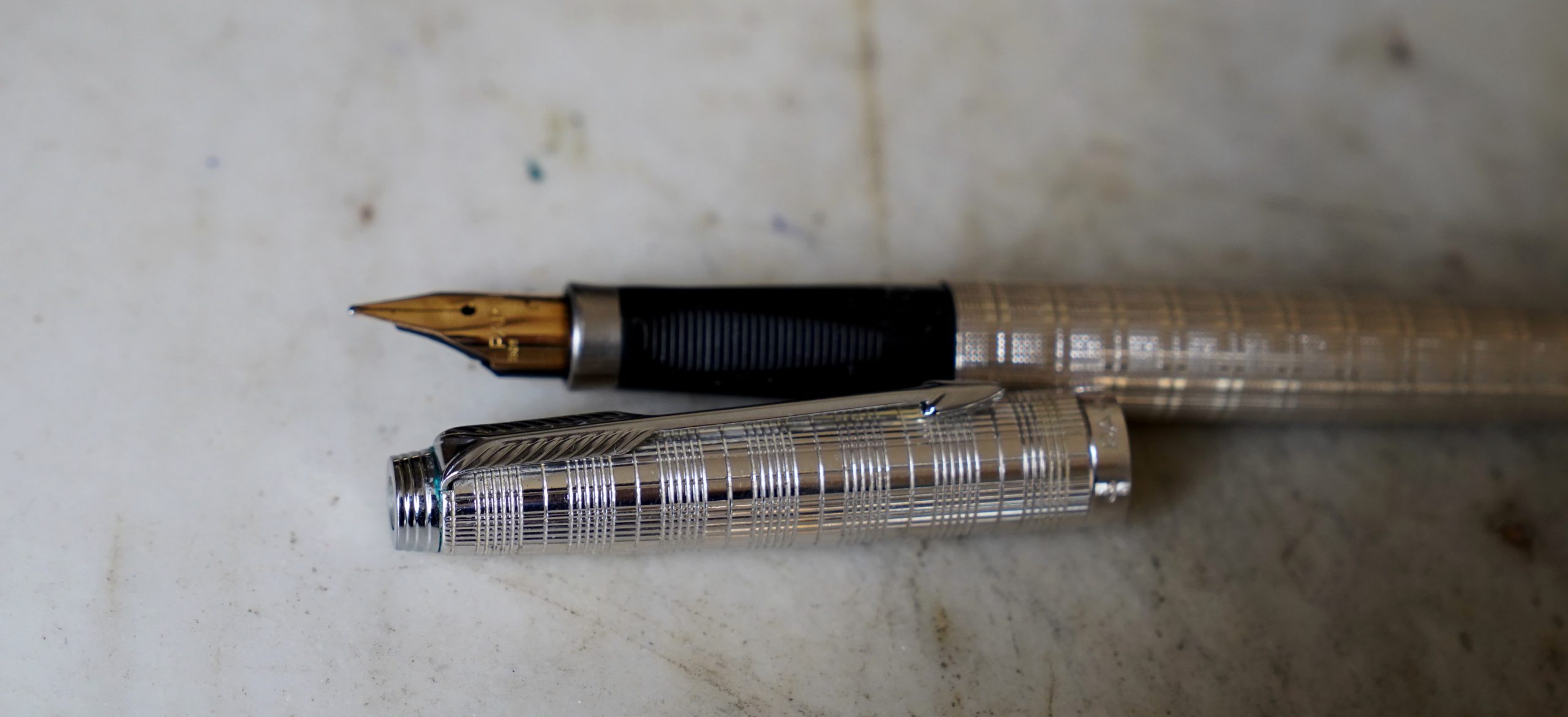 STYLO PLUME PARKER 75 PL. ARGENT PRINCE DE GALLES - PLUME EN OR MASSIF 18 CARATS – Image 2