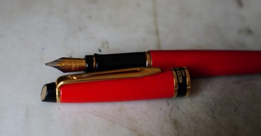 STYLO PLUME WATERMAN EXPERT EN LAQUE ROUGE & PL. OR - PLUME MOYENNE