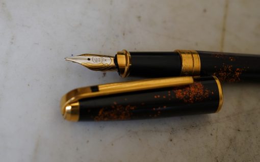 STYLO PLUME ST DUPONT OLYMPIO LAQUE DE CHINE POUSSIERE D'OR- PLUME OR MASSIF 18 CARATS