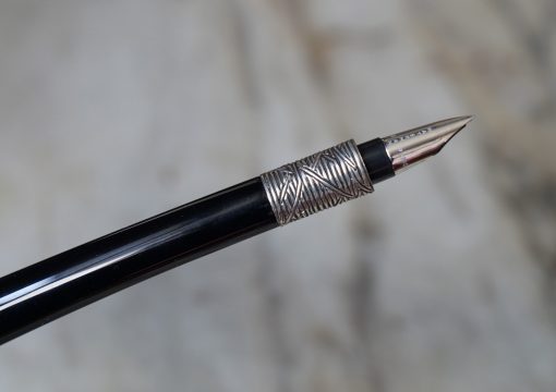 STYLO PLUME WATERMAN SERENITE EN RESINE NOIRE - PLUME OR 18 CARATS FINE - RARE