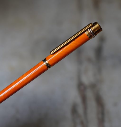 STYLO PLUME CARTIER TRINITY EN LAQUE ORANGE MARBREE - PLUME OR MASSIF 18 CARATS