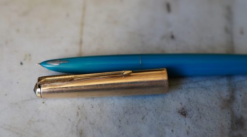STYLO PLUME PARKER 61 RESINE TURQUOISE CAPUCHON PL. OR - RARE VERSION