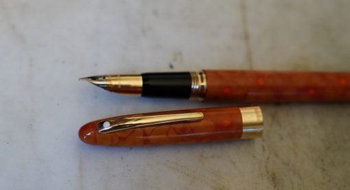 STYLO PLUME SHEAFFER CREST LAQUE ORANGE MOUCHETEE - PLUME EN OR MASSIF 18 CARATS