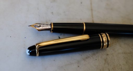 STYLO PLUME MONTBLANC MEISTERSTÜCK EN RESINE NOIRE - PLUME EN OR MASSIF 18 CARATS