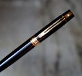 STYLO PLUME SHEAFFER 300 EN LAQUE NOIRE & METAL PL. OR - PLUME MOYENNE – Image 2