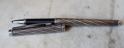 STYLO ROLLER PARKER 180 EN METAL PL. ARGENT FINITION TORSADEE