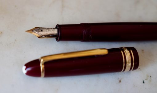 STYLO PLUME MONTBLANC MEISTERSTÜCK 147 TRAVELLER BORDEAUX - PLUME EN OR MASSIF 14 CARATS