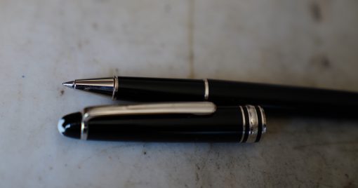 STYLO ROLLER MONTBLANC MEISTERSTÜCK EN RESINE NOIRE- FINITION PLATINUM