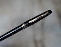 STYLO ROLLER MONTBLANC MEISTERSTÜCK EN RESINE NOIRE- FINITION PLATINUM – Image 2