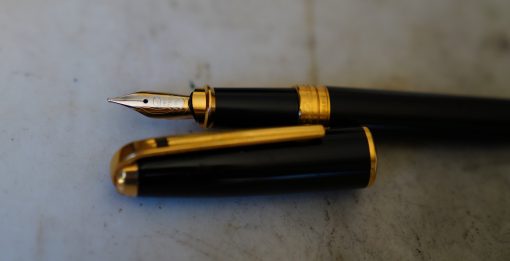 STYLO PLUME S.T. DUPONT OLYMPIO LAQUE DE CHINE NOIRE - PLUME OR MASSIF 18 CARATS - OBLIQUE MOYENNE