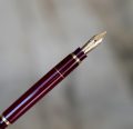 STYLO PLUME MONTBLANC MEISTERSTÜCK MOZART RESINE BORDEAUX - PLUME OR MASSIF 14 K – Image 2