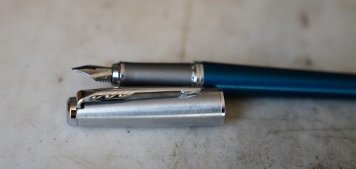 STYLO PLUME PARKER LAQUE BLEU VERT & CAPUCHON METAL - PLUME MOYENNE