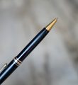 STYLO PORTE-MINES MONTBLANC EN RESINE NOIRE & PL. OR 18 CARATS – Image 2